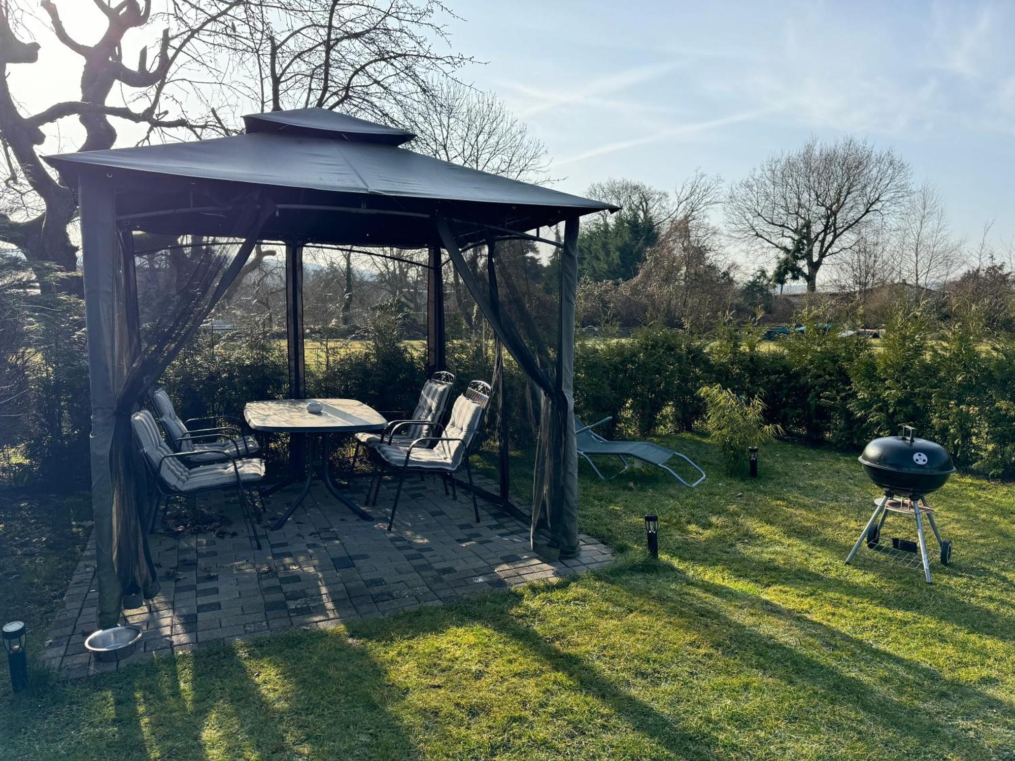 Ferienwohnung Am See Dillich - Ruhige Lage - Eigener Garten - Direkt Neben Einem Natursee Borken  Exteriér fotografie